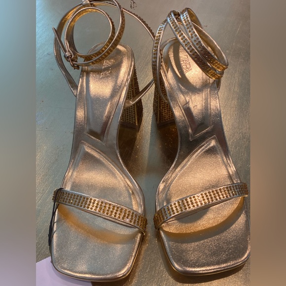 NWT Zara Gold Block Heel Sandals. Size 37 - Picture 16 of 16